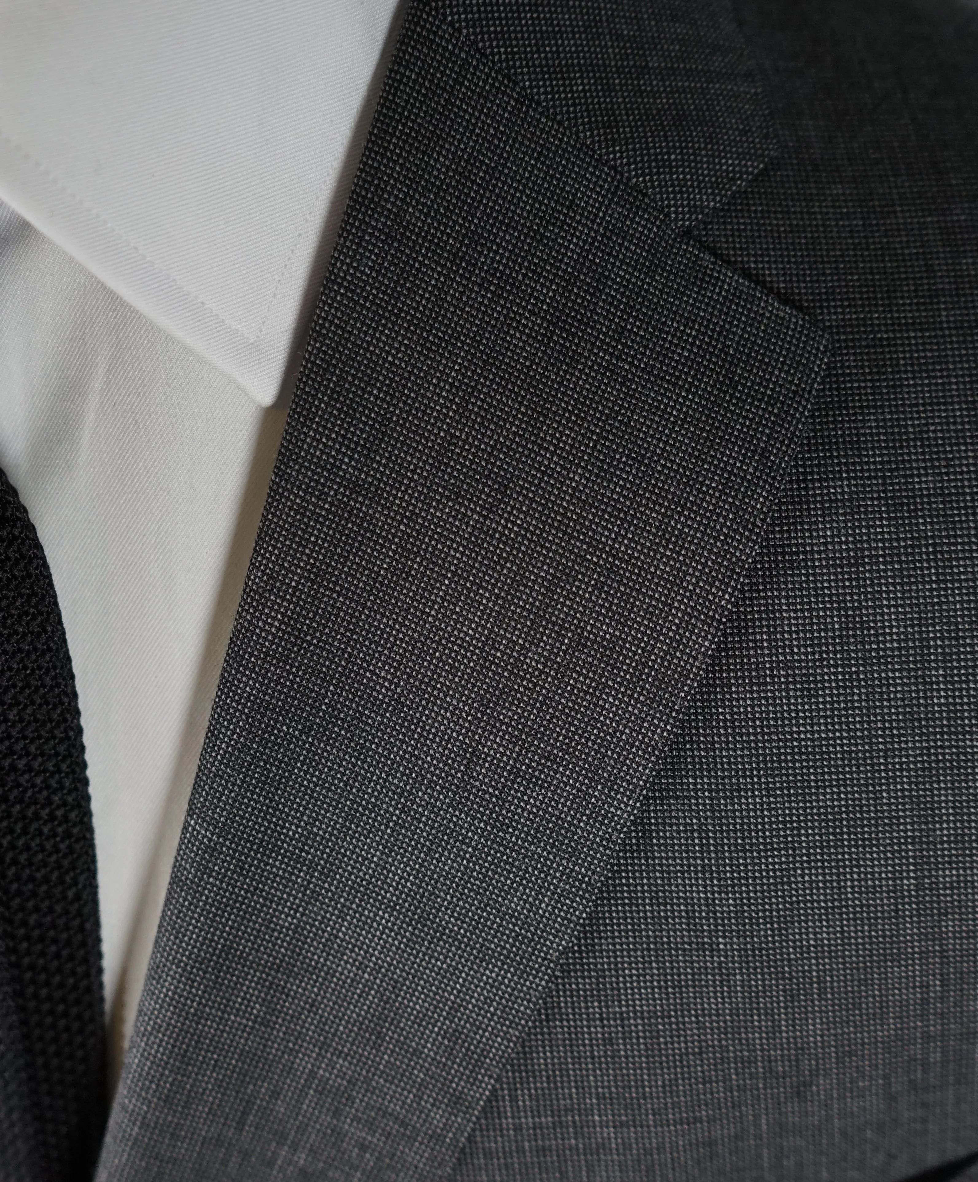 ARMANI COLLEZIONI - “METROPOLITAN” Slim Gray Textured Suit - 44R