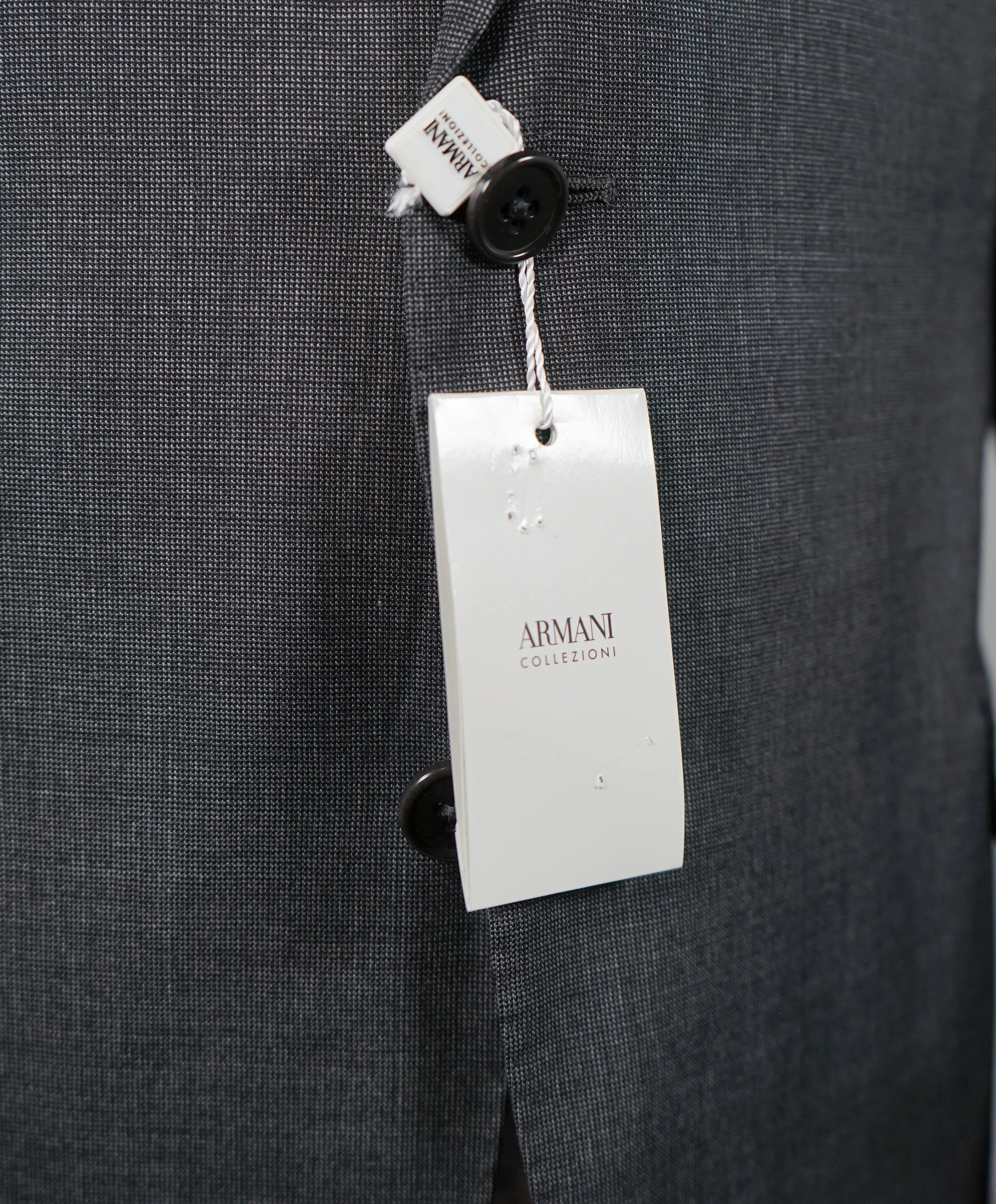 ARMANI COLLEZIONI - “METROPOLITAN” Slim Gray Textured Suit - 44R