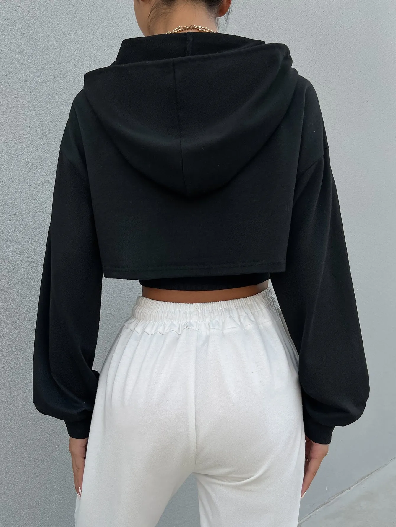Cherry Vibes: Sudadera corta con capucha en
