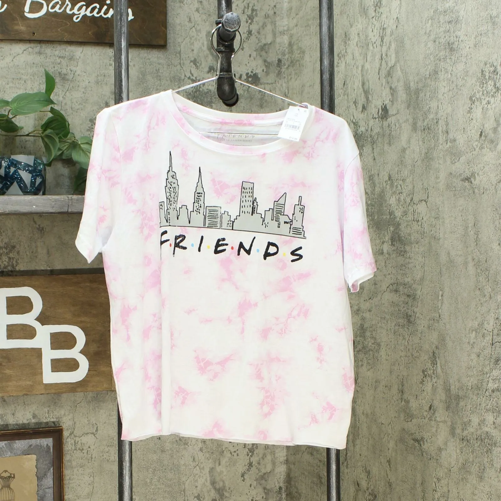 Friends Women's NYC Skyline Short Sleeve Graphic T-Shirt