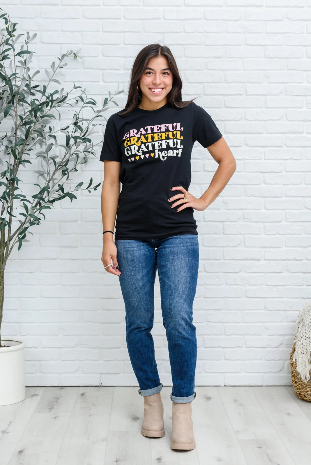Grateful Heart Graphic T-Shirt In Black (Ships in 1-2 Weeks)