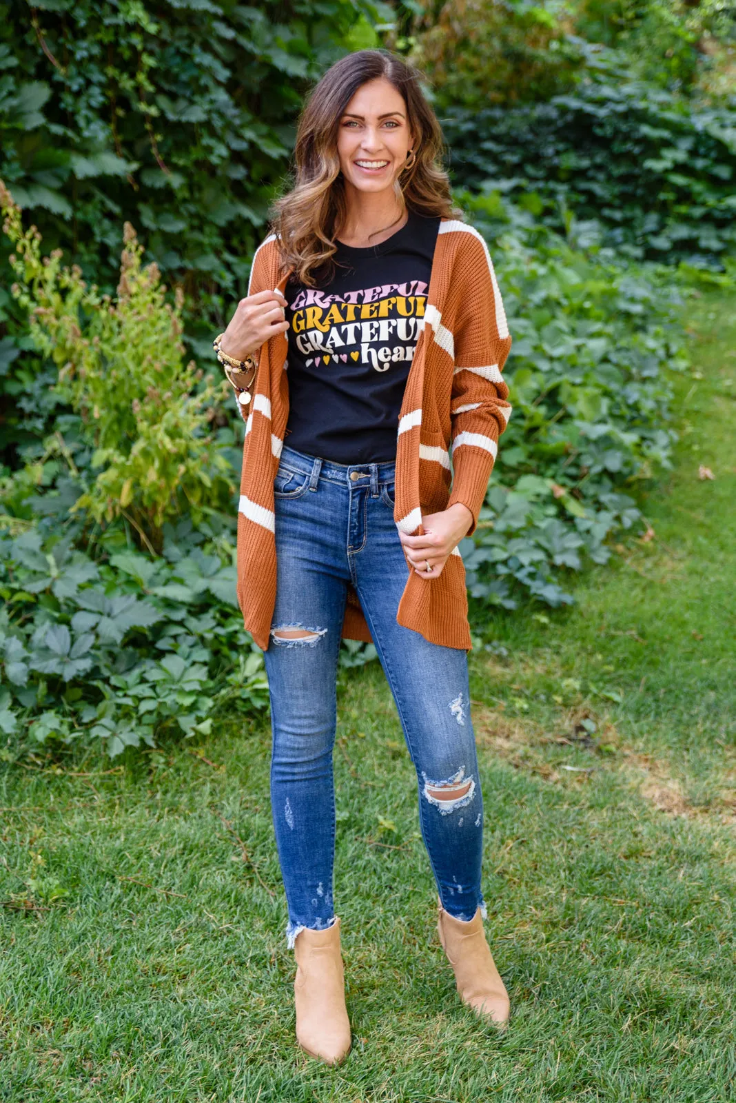Grateful Heart Graphic T-Shirt In Black (Ships in 1-2 Weeks)