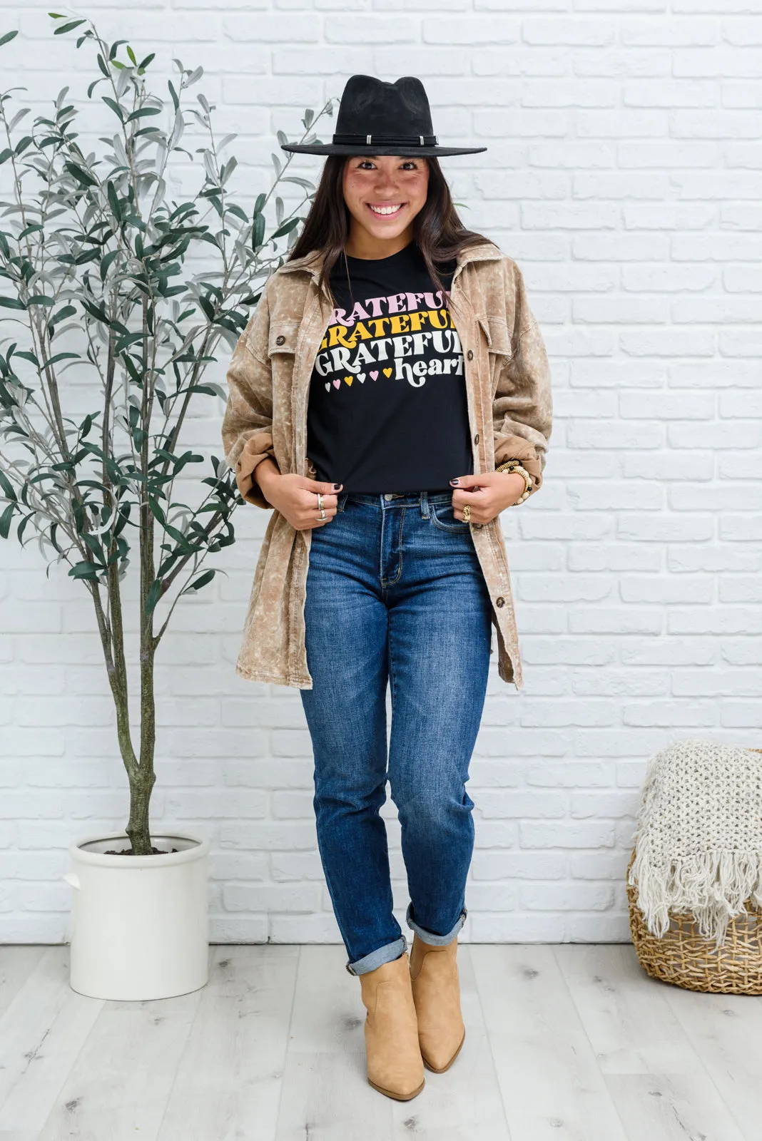 Grateful Heart Graphic T-Shirt In Black (Ships in 1-2 Weeks)