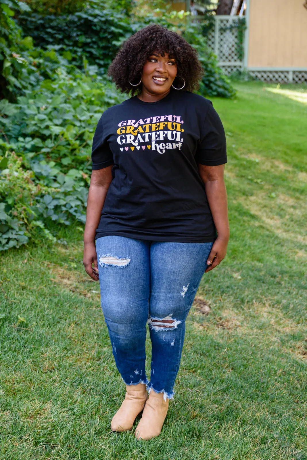 Grateful Heart Graphic T-Shirt In Black (Ships in 1-2 Weeks)