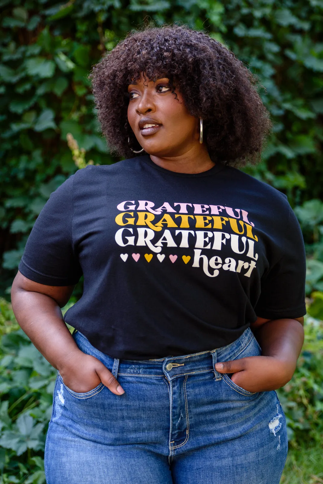 Grateful Heart Graphic T-Shirt In Black (Ships in 1-2 Weeks)