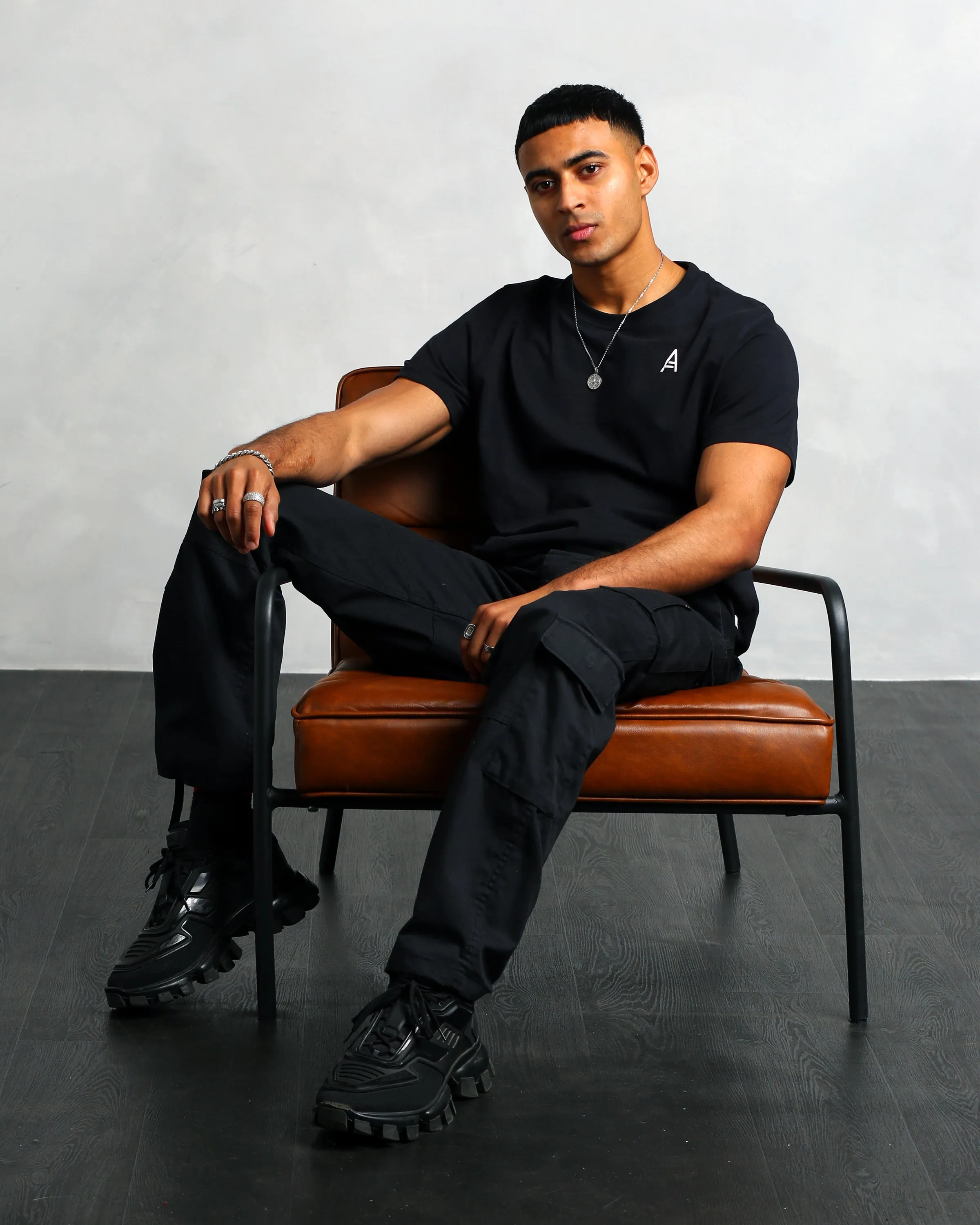 Men's Logo T-Shirt - Black (Mark)