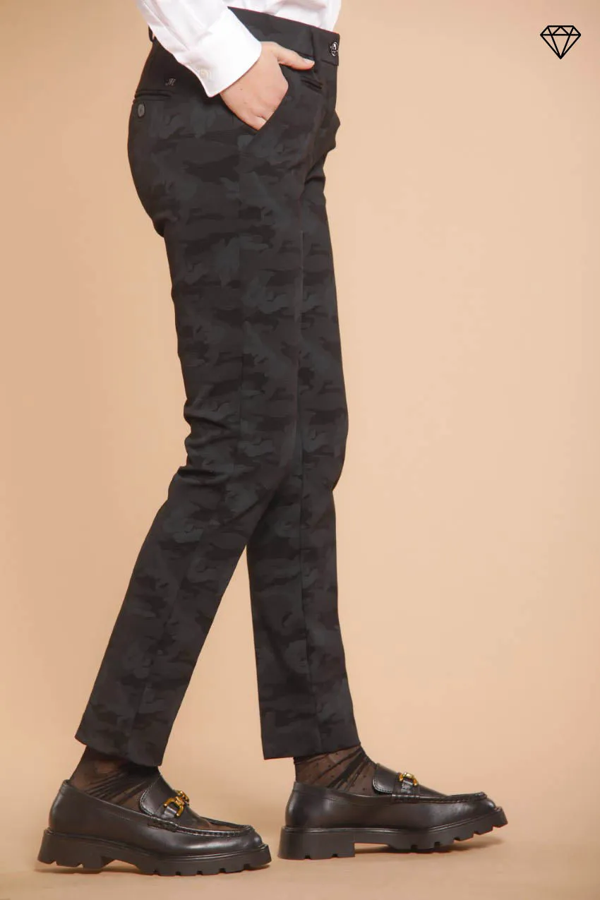 New York Slim women's chino pants in jersey with camouflage print ①