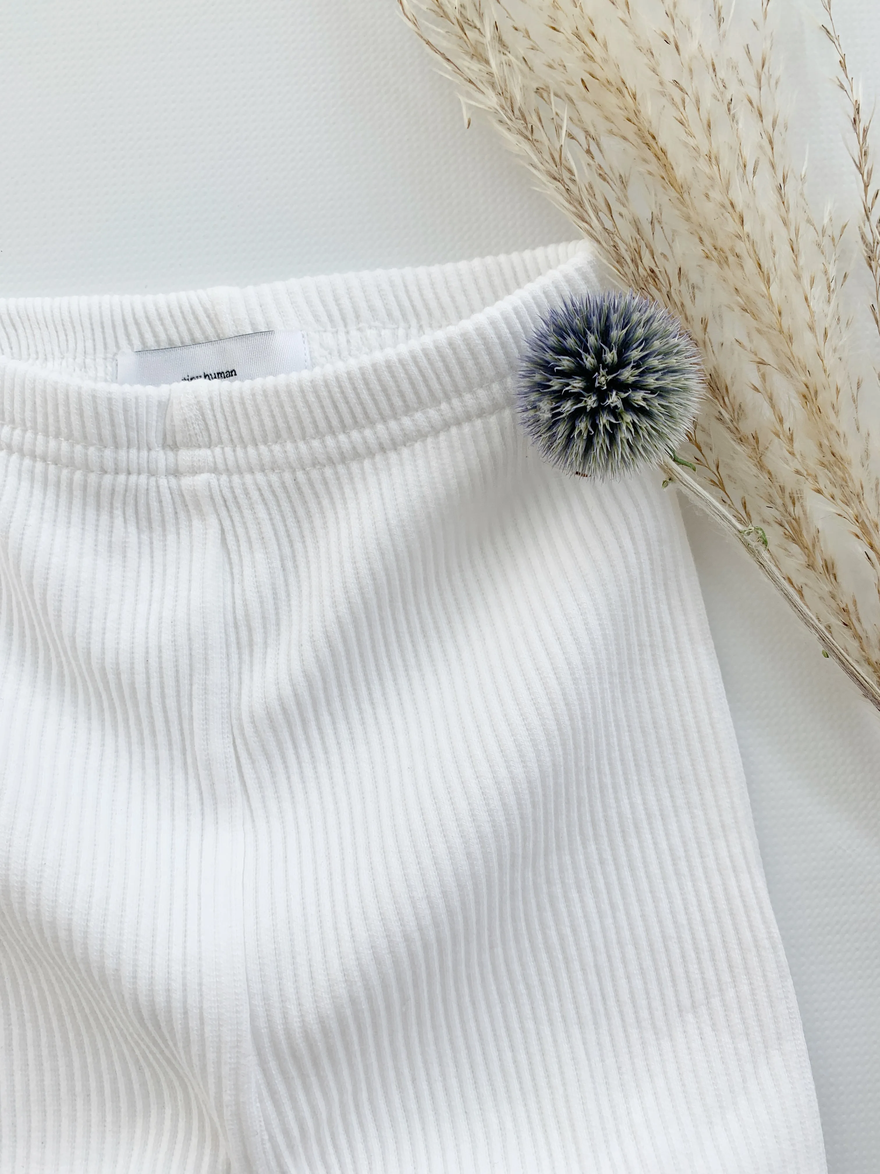 ribbed leggings | white