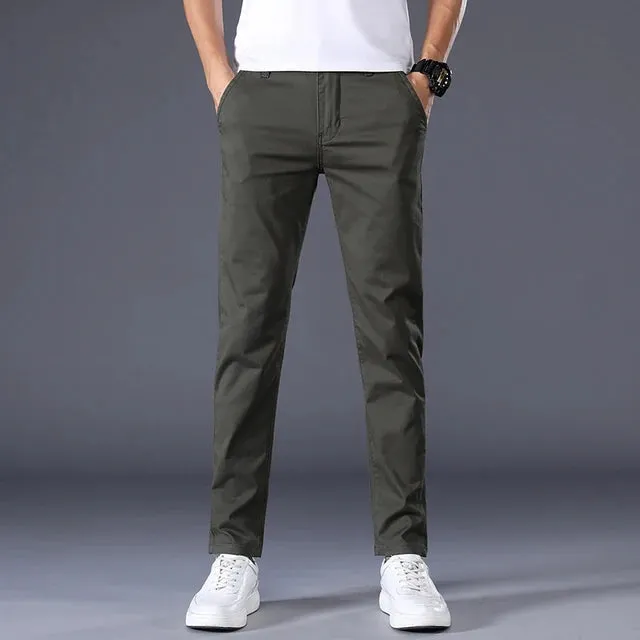 Sommerliche Farbvielfalt: Entdecke unsere Classic Solid Color Sommerhosen für Herren!