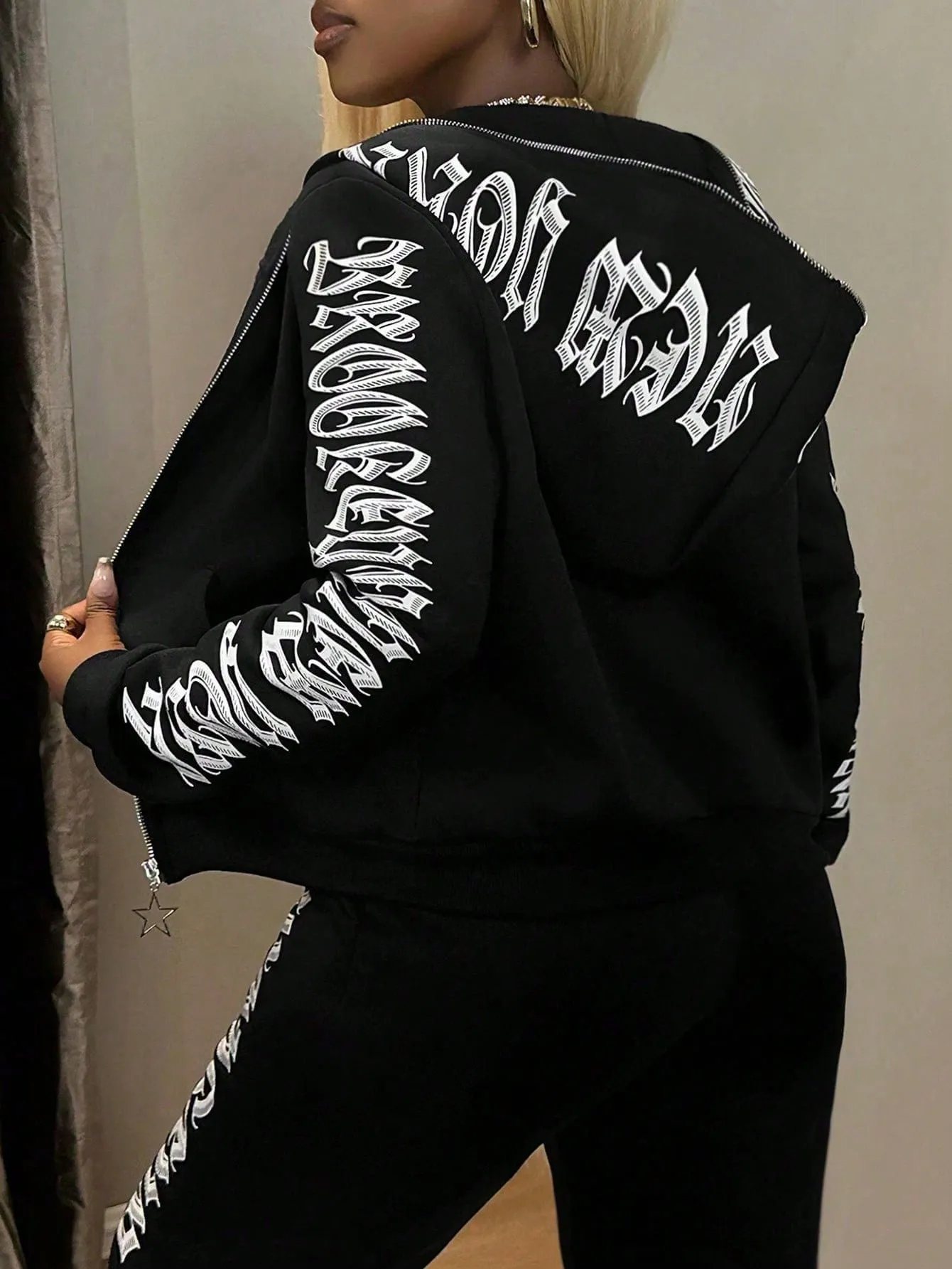 Sudadera con cremallera frontal BamGleam en Cherry Vibes