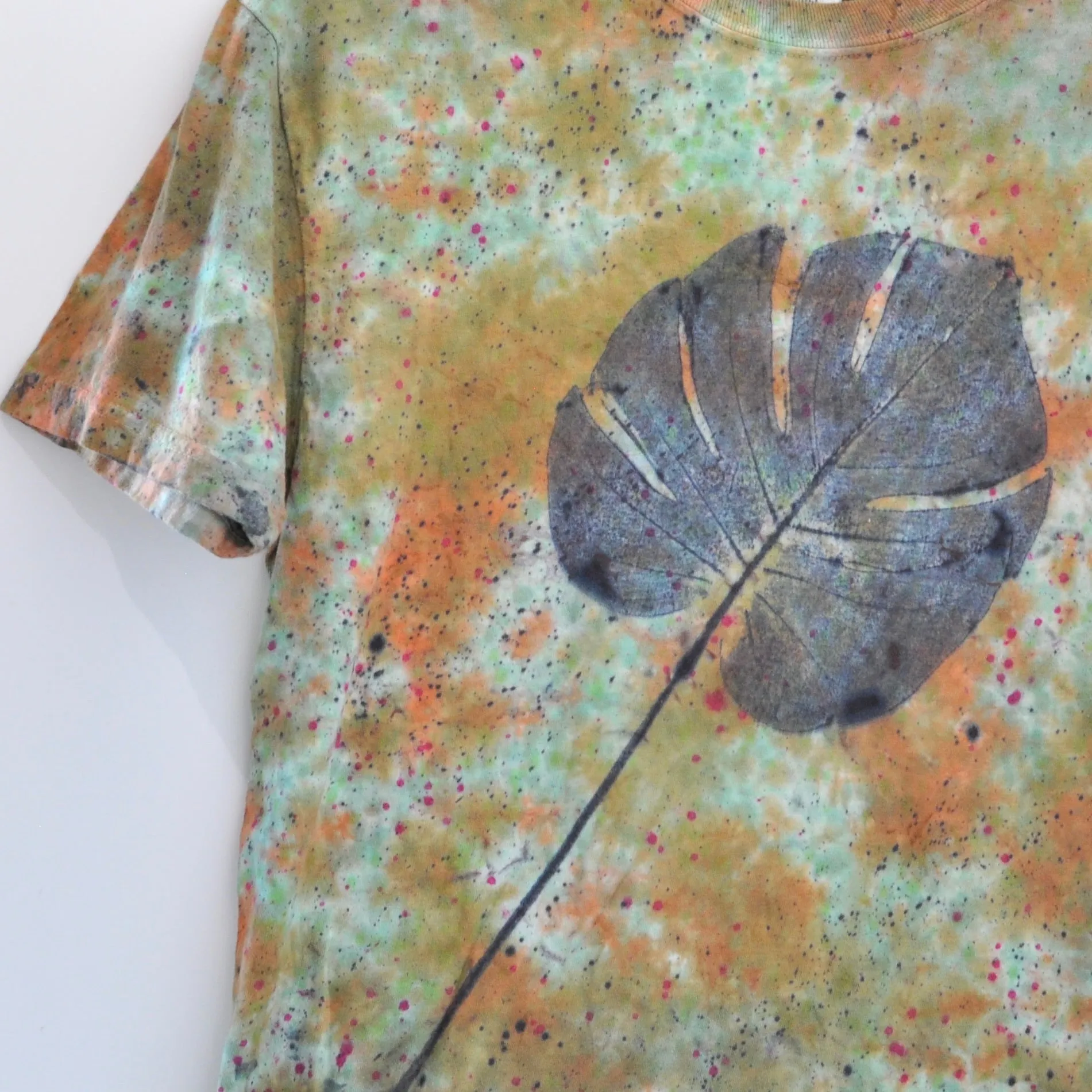 Tie Dye Tees With Leaf Print - Dark Water Tie Dye