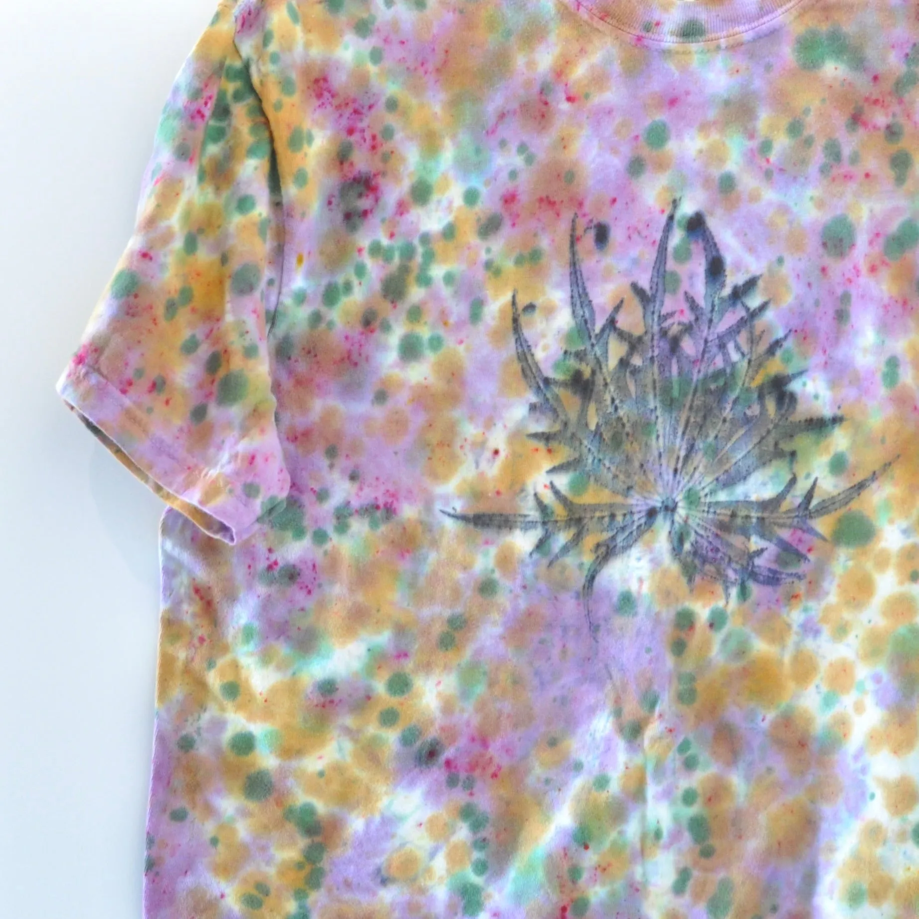 Tie Dye Tees With Leaf Print - Dark Water Tie Dye