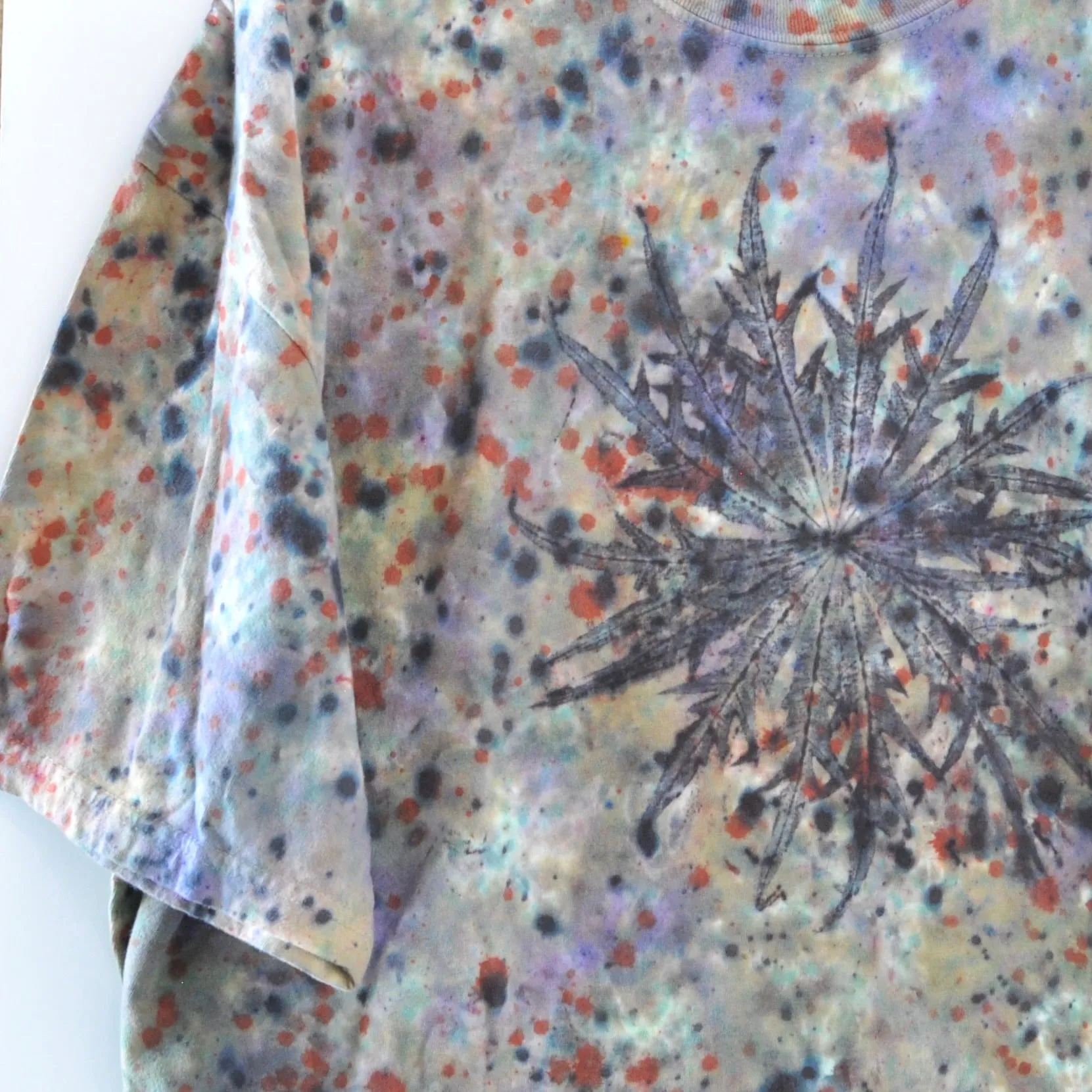 Tie Dye Tees With Leaf Print - Dark Water Tie Dye