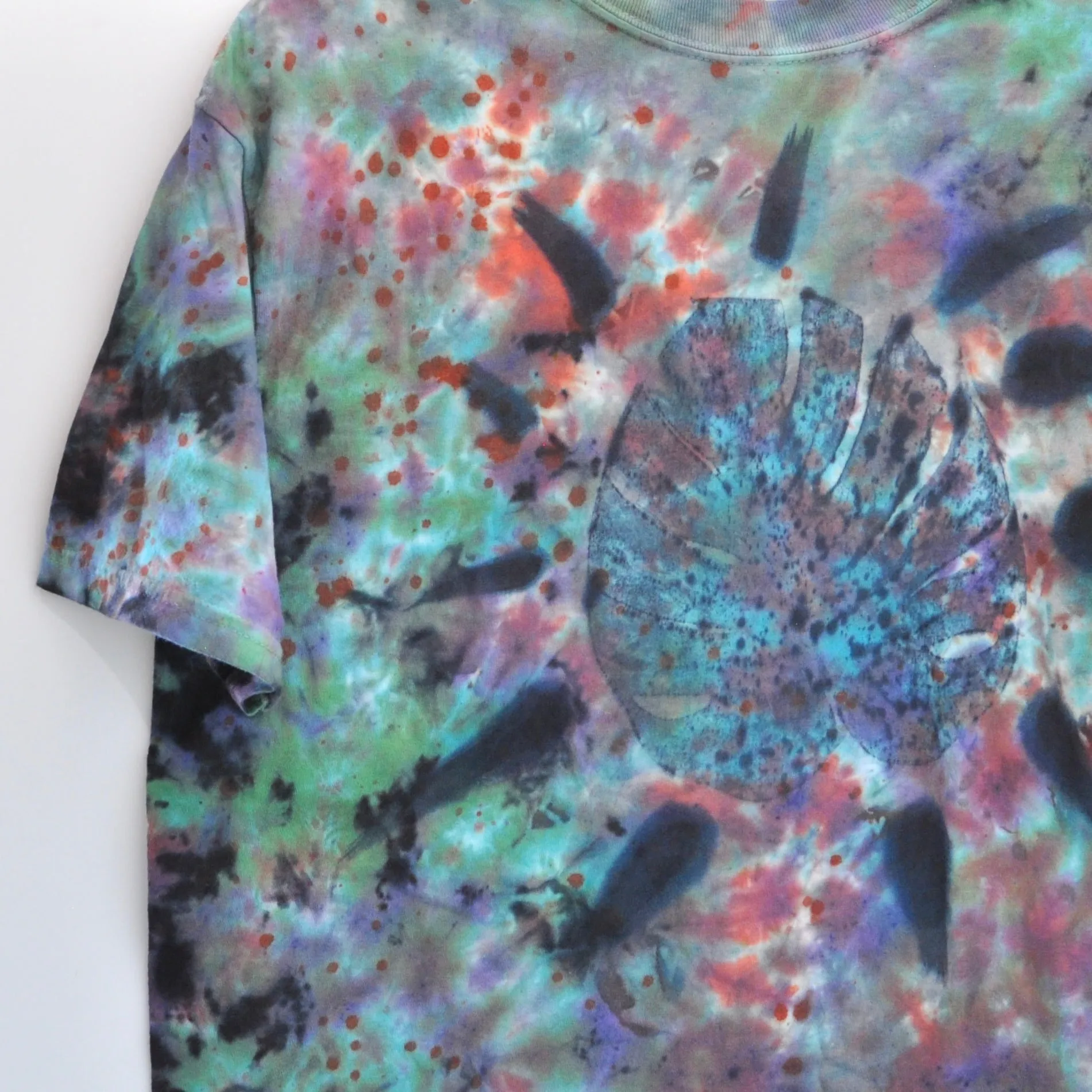 Tie Dye Tees With Leaf Print - Dark Water Tie Dye