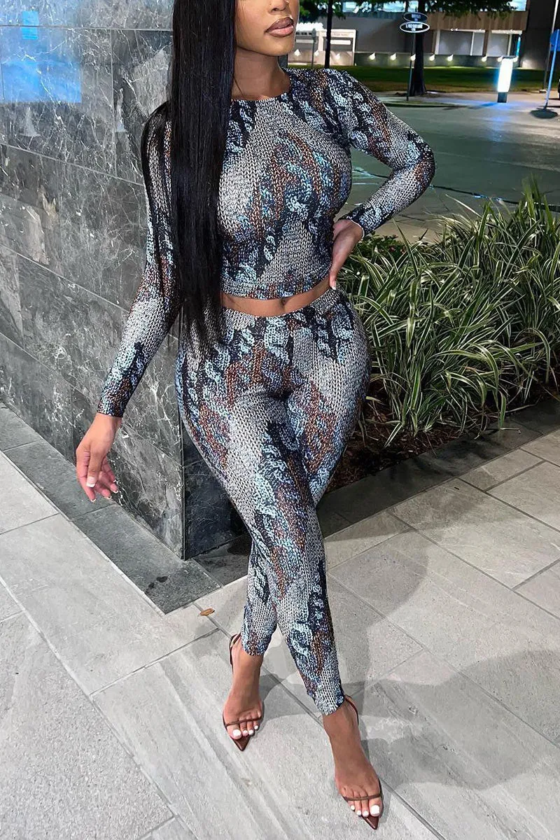 UL691 Graphic Round Neck Long Sleeve Slim Fit Top and Pants Set